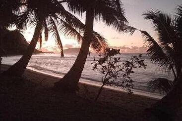 هتل Jaymy Beach Fales