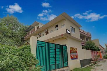 هتل Oyo Flagship Prachi Guest House