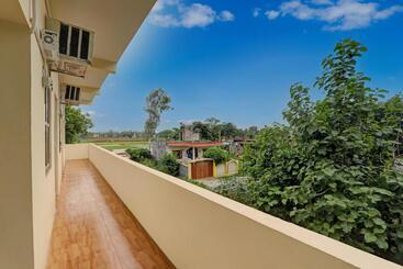 هتل Oyo Flagship Prachi Guest House