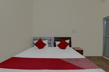 هتل Oyo Flagship Prachi Guest House
