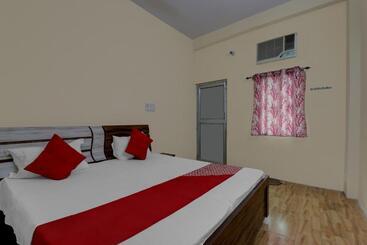 هتل Oyo Flagship Prachi Guest House