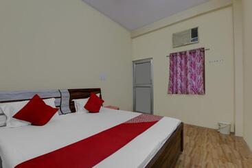 هتل Oyo Flagship Prachi Guest House