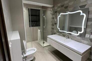 Palm Tree Hotel & Suites