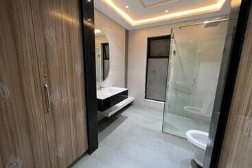 Palm Tree Hotel & Suites