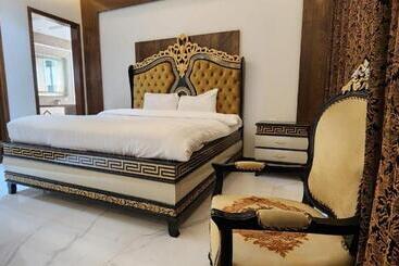 Palm Tree Hotel & Suites