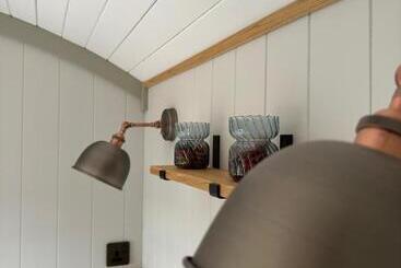 هتل Private And Peaceful Stay In A Luxury Shepherds Hut Near Truro