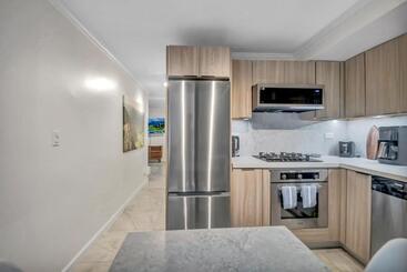 Spacious Design Studio 3 Mins From The Beach