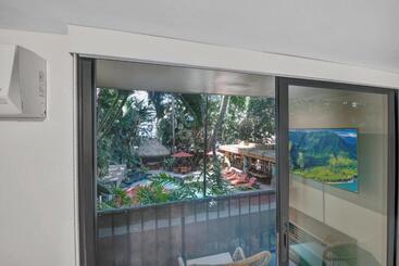 Spacious Design Studio 3 Mins From The Beach