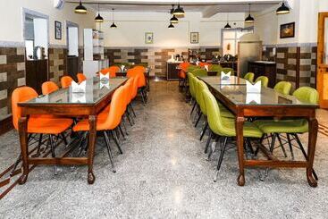 Click Sunburry Hotel Srinagar