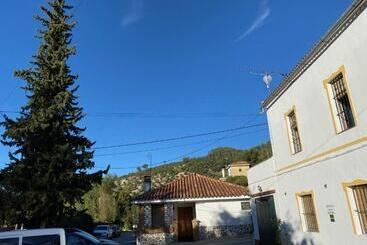 هتل La Buhardilla De Torrecillas