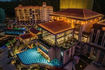 هتل Regal Palace Derucci Resort