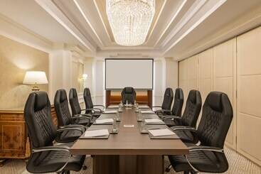 هتل Riviera Rayhaan By Rotana Doha