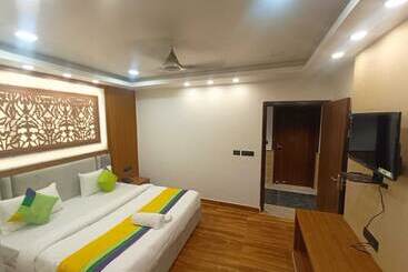 Fabhotel Shaurya Inn
