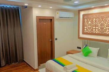 Fabhotel Shaurya Inn