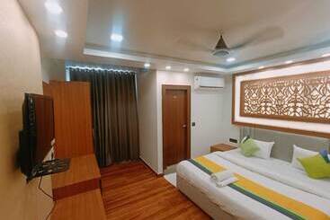 Fabhotel Shaurya Inn