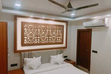 Fabhotel Shaurya Inn