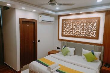 Fabhotel Shaurya Inn