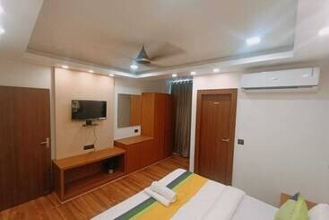 Fabhotel Shaurya Inn