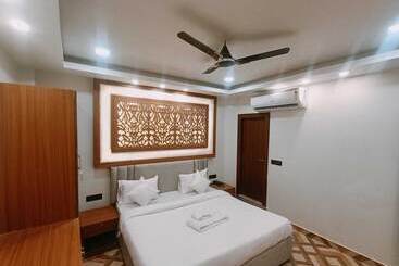 Fabhotel Shaurya Inn