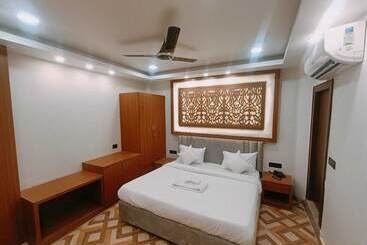 Fabhotel Shaurya Inn