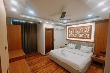 Fabhotel Shaurya Inn