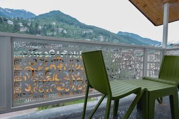هتل Snow White Regency, Manali