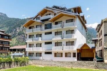 هتل Snow White Regency, Manali