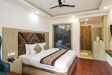 هتل Snow White Regency, Manali
