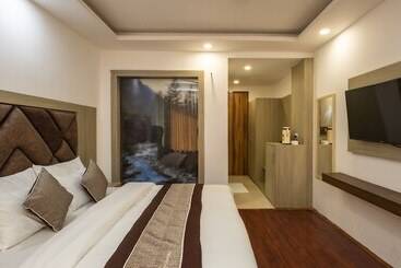 هتل Snow White Regency, Manali