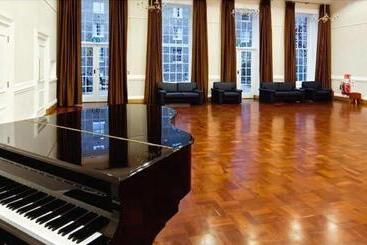 هتل Goodenough College – University Residence