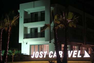 هتل Jost Caravel