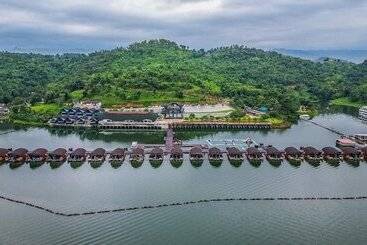 هتل Leaf Lake Kan Resort