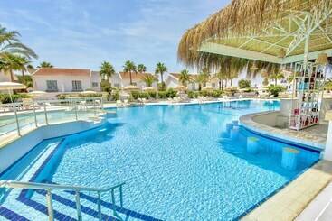هتل Long Beach Villas