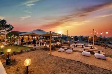 هتل Long Beach Villas