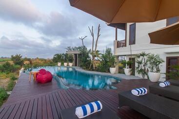 هتل Odessa Village By Pramana Villas