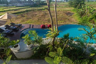 هتل Odessa Village By Pramana Villas
