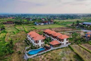هتل Odessa Village By Pramana Villas