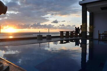 هتل Pradana Beach Inn Luxury