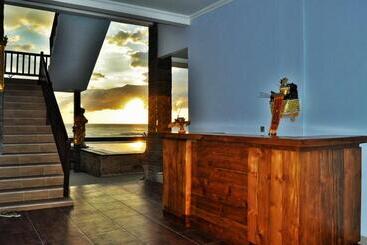هتل Pradana Beach Inn Luxury