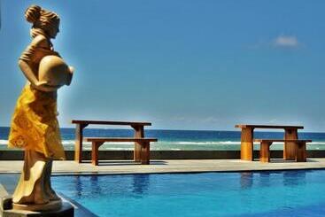 هتل Pradana Beach Inn Luxury