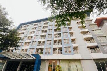 هتل Redliving Apartemen Skylounge Tamansari Vanez Room