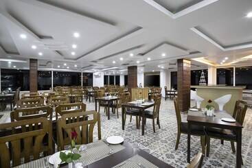 هتل Sairaj Beach Resort   Calangute Goa