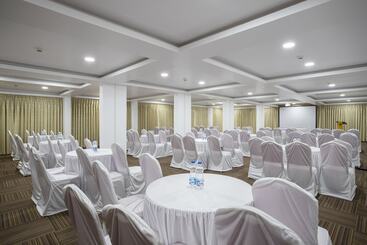هتل Sairaj Beach Resort   Calangute Goa