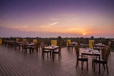 هتل Sairaj Beach Resort   Calangute Goa