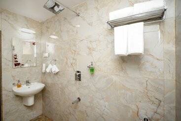 هتل Sairaj Beach Resort   Calangute Goa