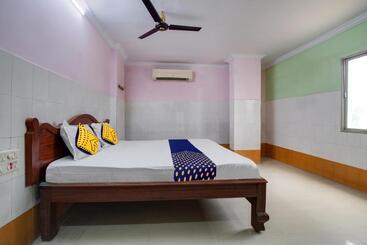 هتل O Sir Vr Sairam Lodge