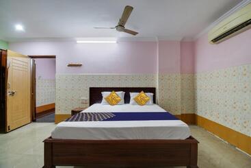 هتل O Sir Vr Sairam Lodge