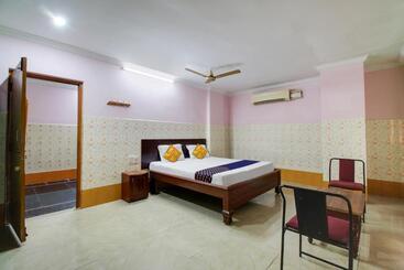 هتل O Sir Vr Sairam Lodge