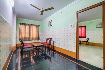 هتل O Sir Vr Sairam Lodge