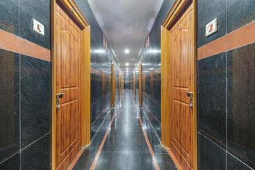 هتل O Sir Vr Sairam Lodge